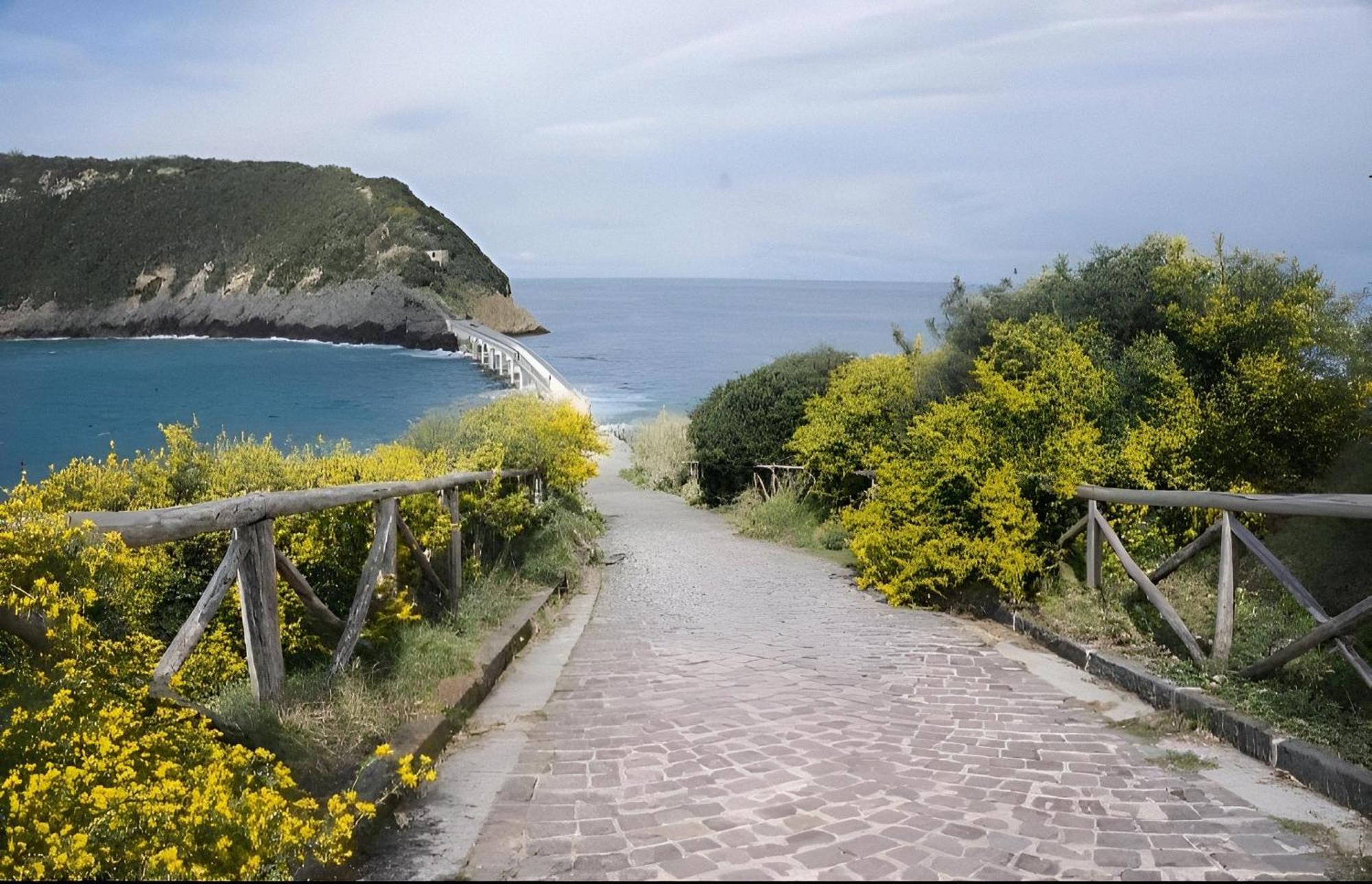 Sonnino B&B Procida Bagian luar foto